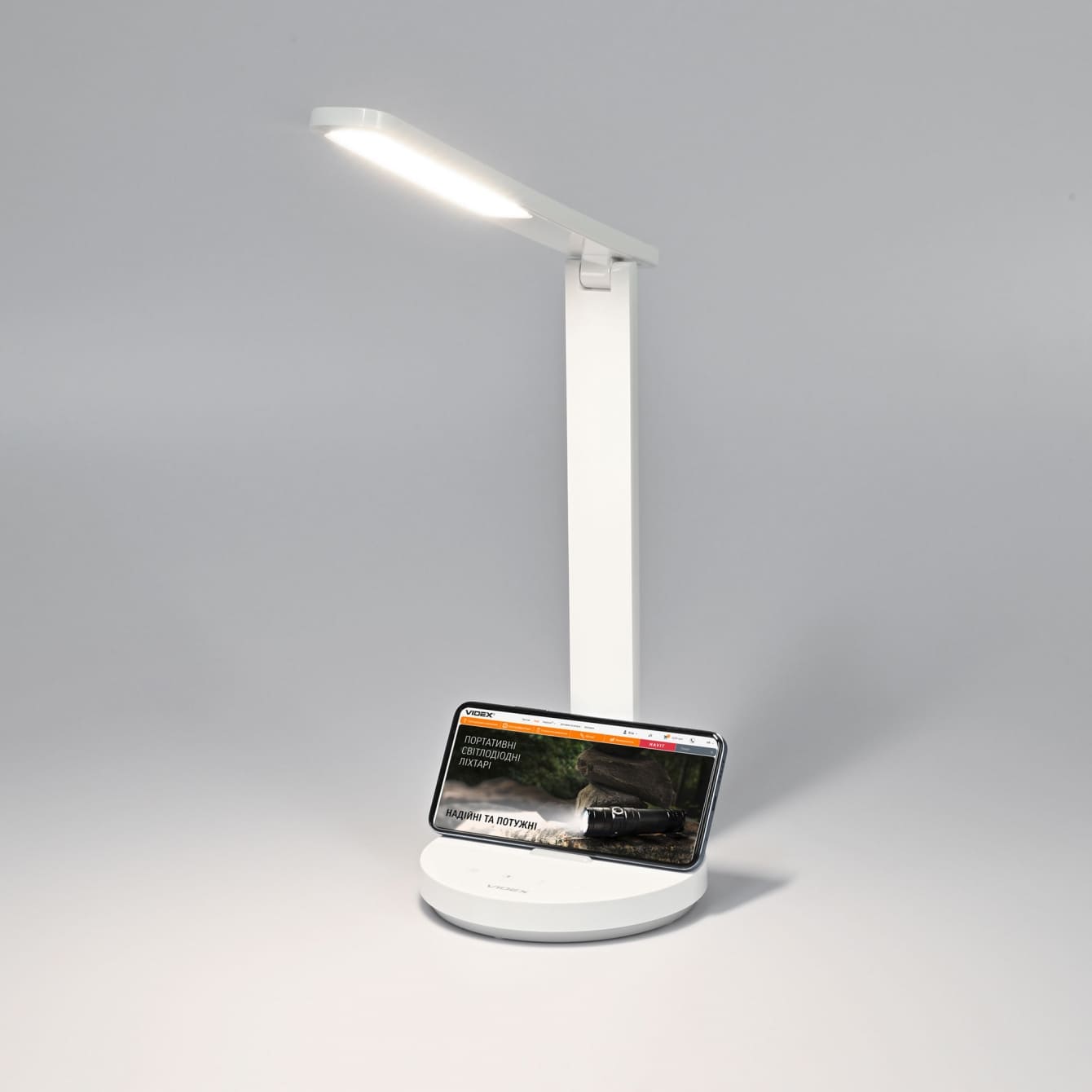 nastolnayia-led-lampa-s-akkumulyiatorom-videx-vl-tf16w-5w-1800-5000k
