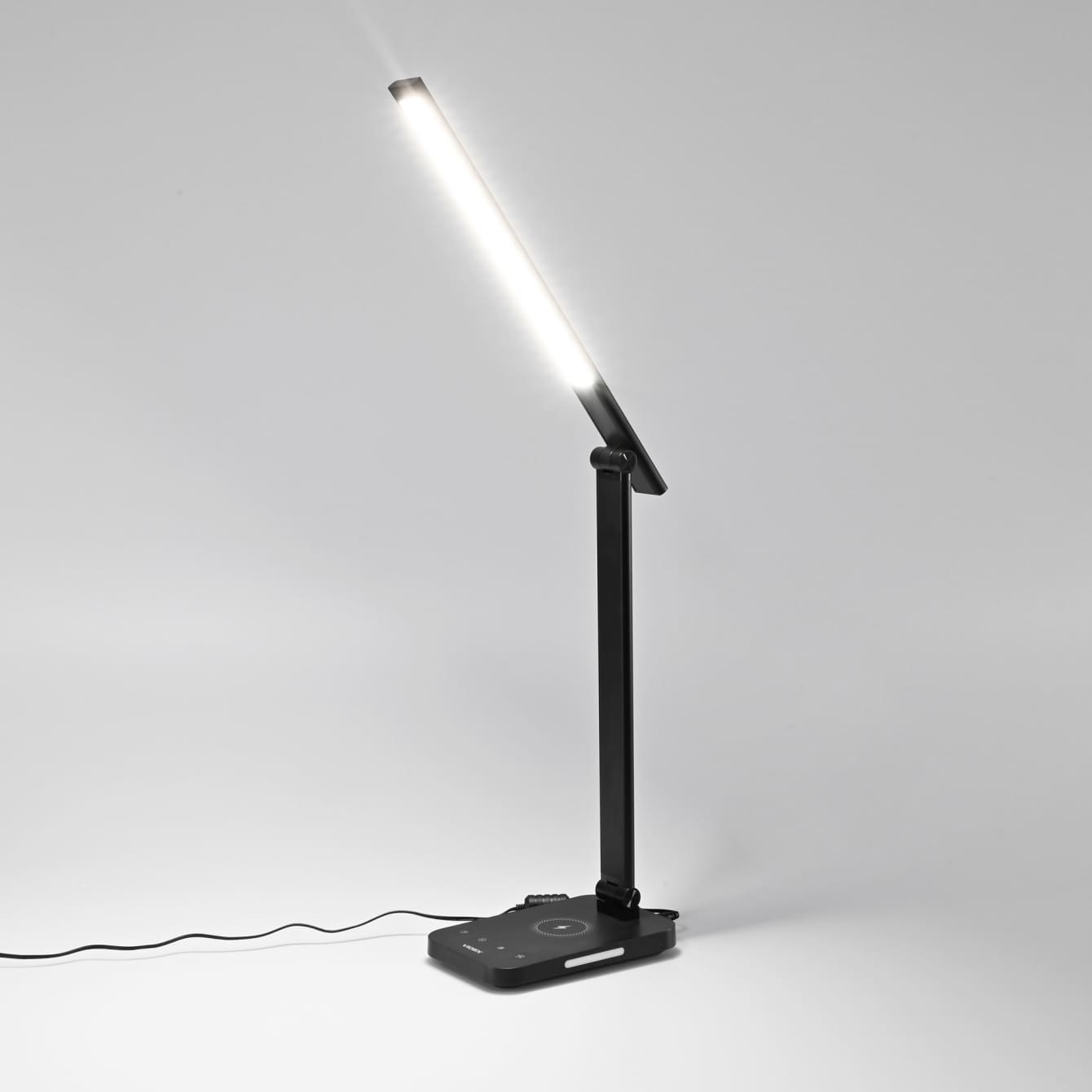 nastolnayua-led-lampa-s-besprovodnouj-zaryadkoj-videx-vl-tf17b-20w-1800-6500k-chernaya