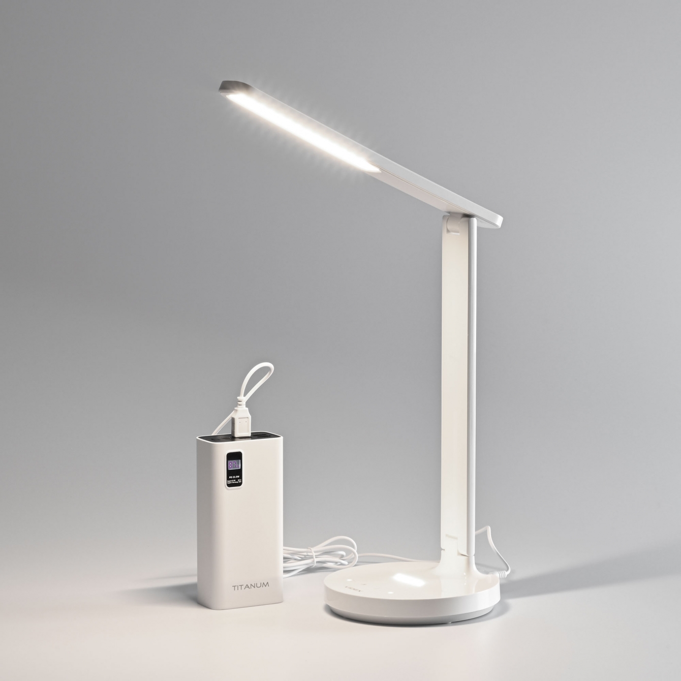 nastolnayia-led-lampa-s-akkumulyiatorom-videx-vl-tf16w-5w-1800-5000k