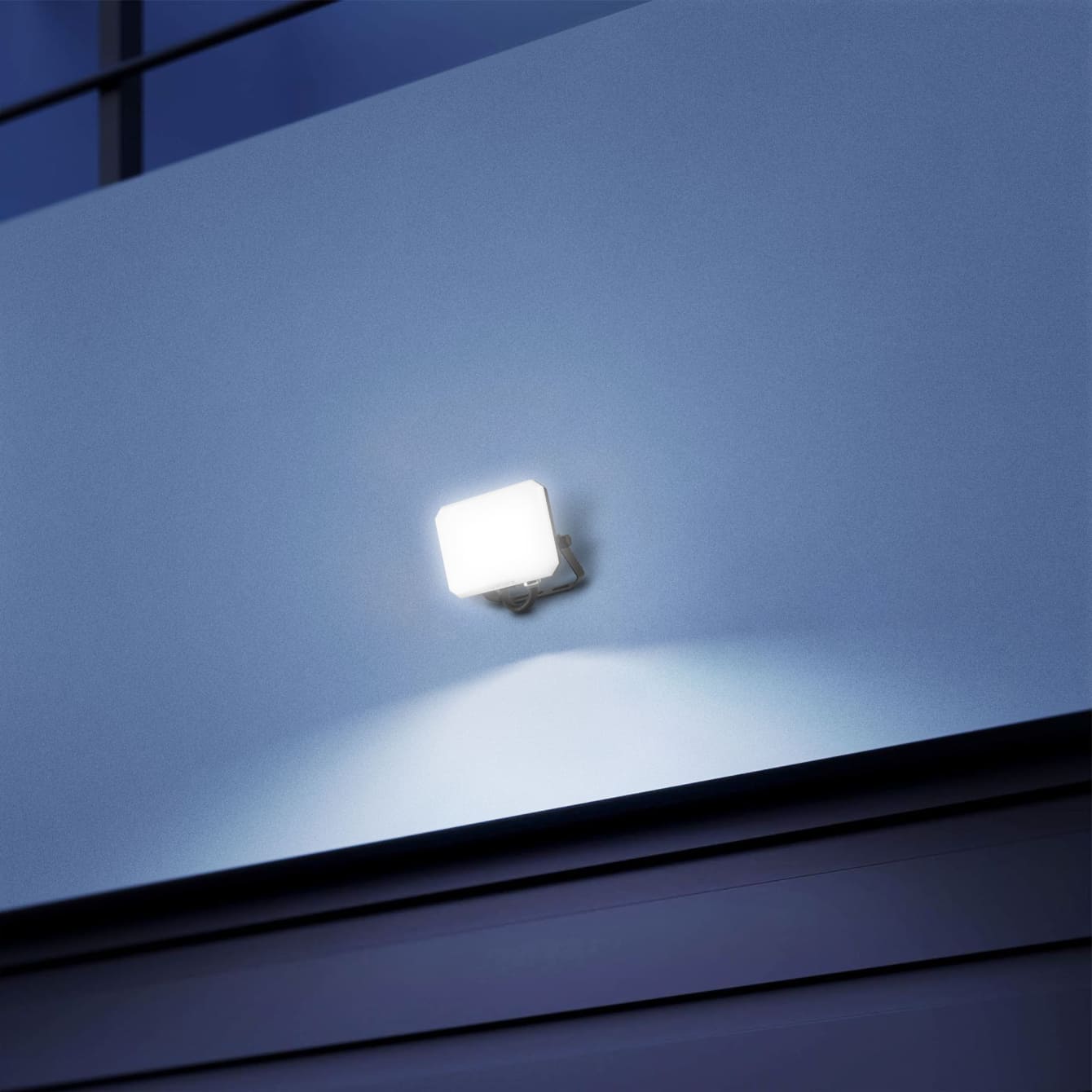 led-progector-videx-f3-20w-5000k-220v-vle-f3-0205b-cherniy