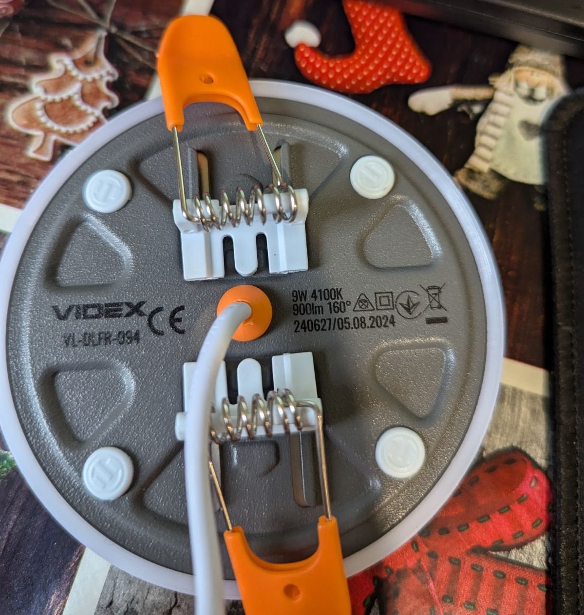 led-svetilnik-bezramochnyj-kruglyj-vreznouj-videx-9w-4100k