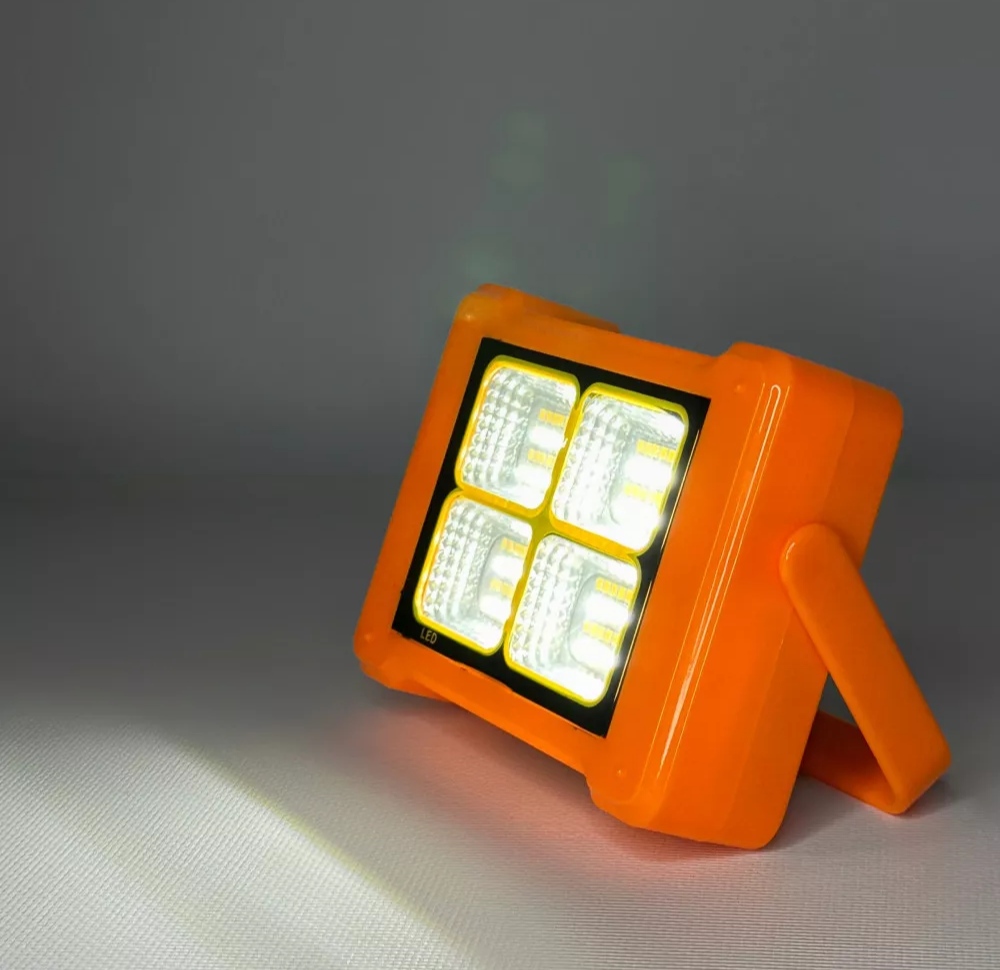 svetodiodniy-progektor-5000mah-orangevyi